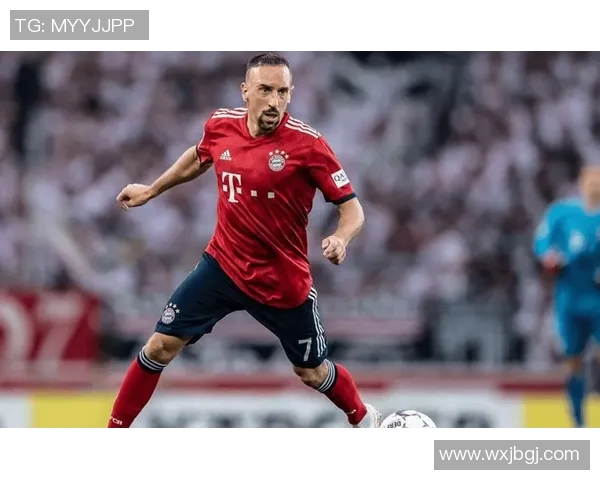 足球球星不顾一切从场边跳下 赛场意外引发热议与关注